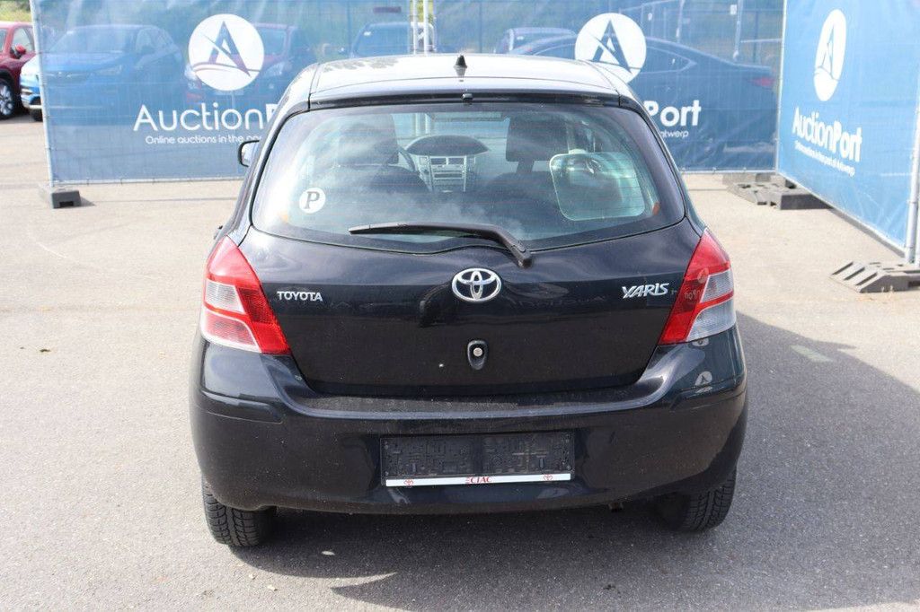 Pkw Toyota Yaris Benzin 69 PS 2011 (Marge)