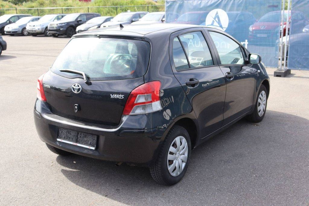 Pkw Toyota Yaris Benzin 69 PS 2011 (Marge)