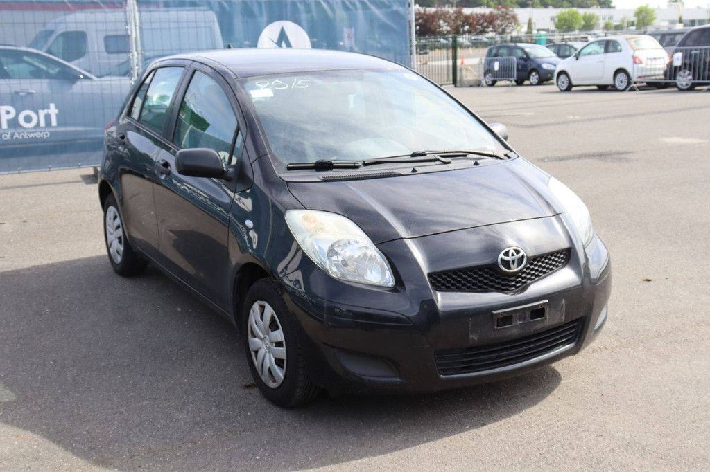 Pkw Toyota Yaris Benzin 69 PS 2011 (Marge)
