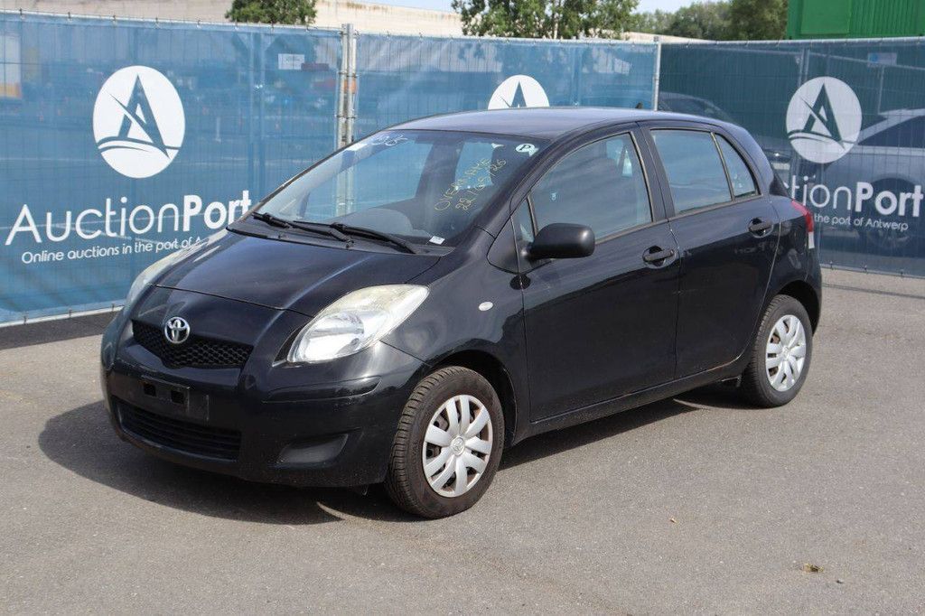 Pkw Toyota Yaris Benzin 69 PS 2011 (Marge)