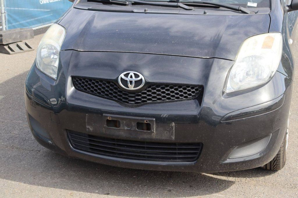 Pkw Toyota Yaris Benzin 69 PS 2011 (Marge)