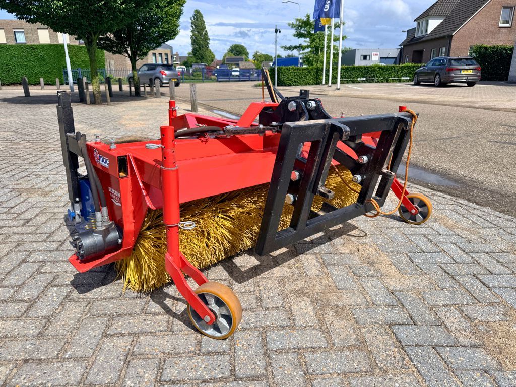 Qmac 150 Veegmachine met Opvangbak