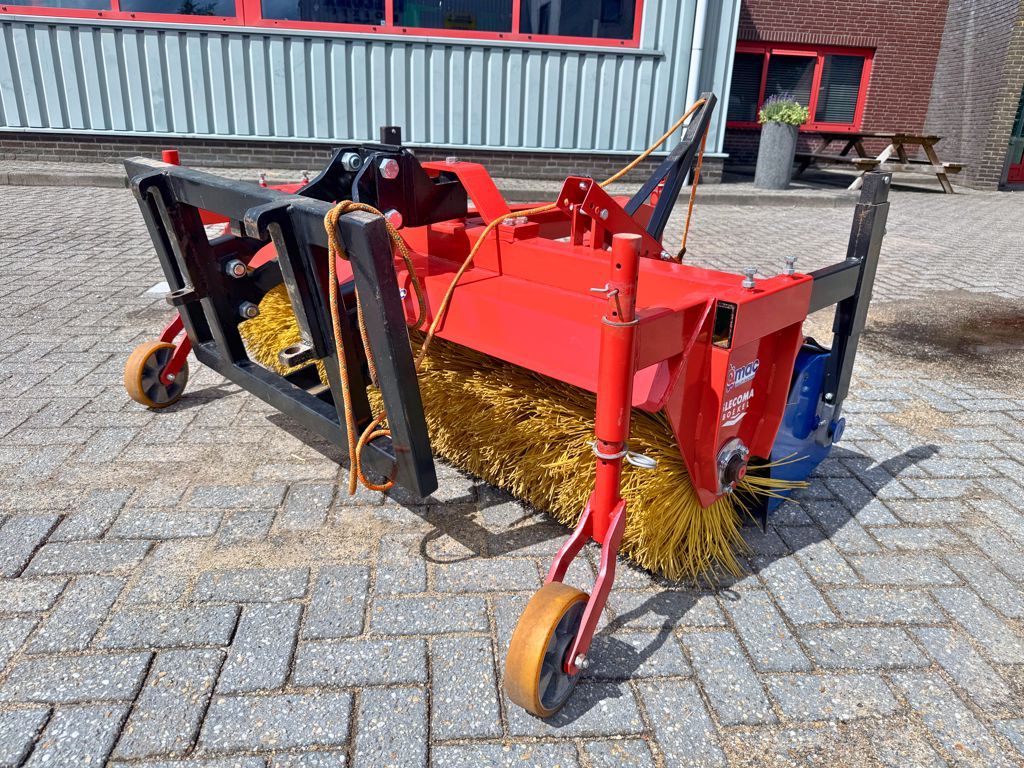 Qmac 150 Veegmachine met Opvangbak