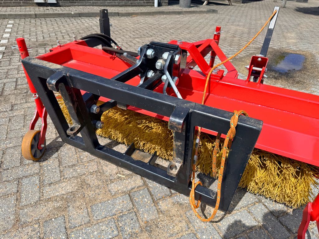 Qmac 150 Veegmachine met Opvangbak