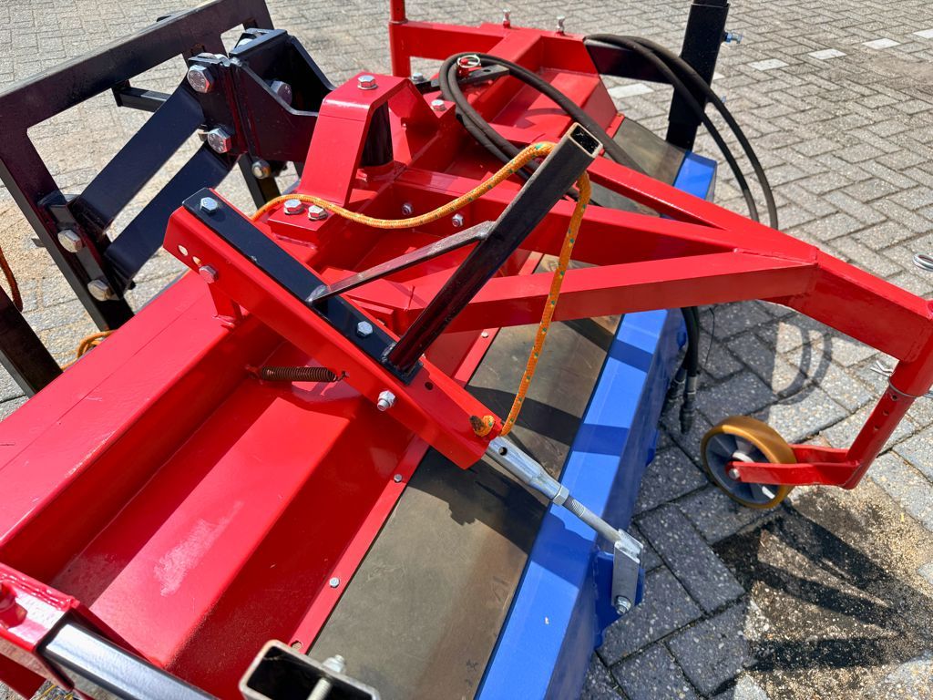 Qmac 150 Veegmachine met Opvangbak