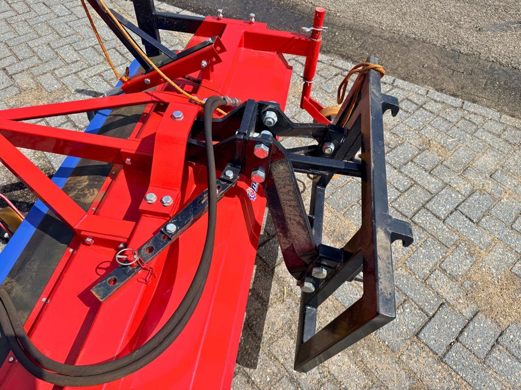 Qmac 150 Veegmachine met Opvangbak