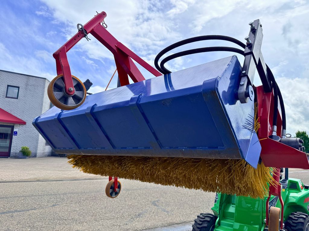 Qmac 150 Veegmachine met Opvangbak