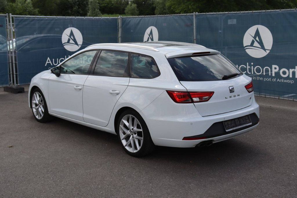 Seat Leon Benziner 150 PS Pkw, Baujahr 2015 (Margin)