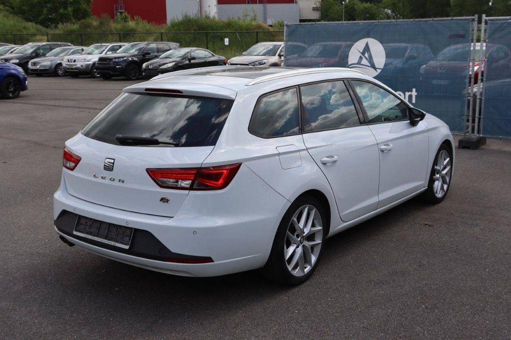 Seat Leon Benziner 150 PS Pkw, Baujahr 2015 (Margin)