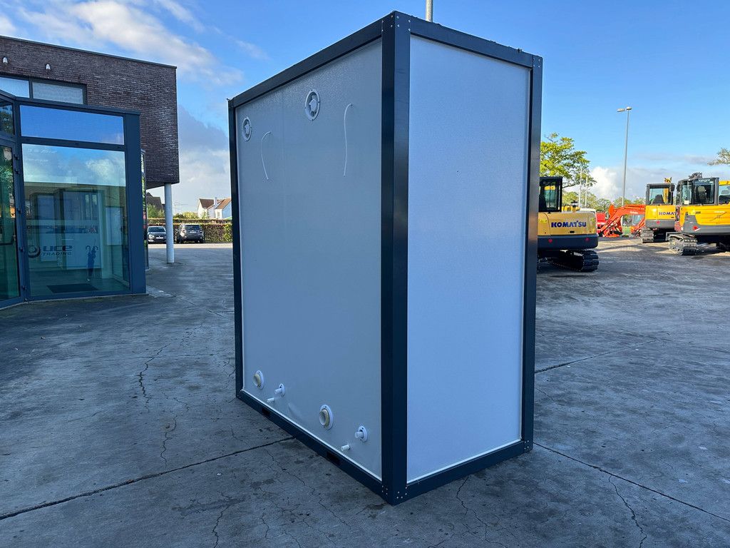 Neue Doppel-Toilettenkabine