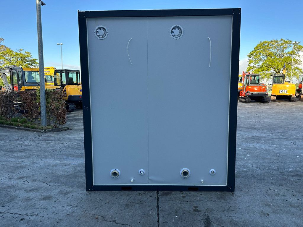 Neue Doppel-Toilettenkabine