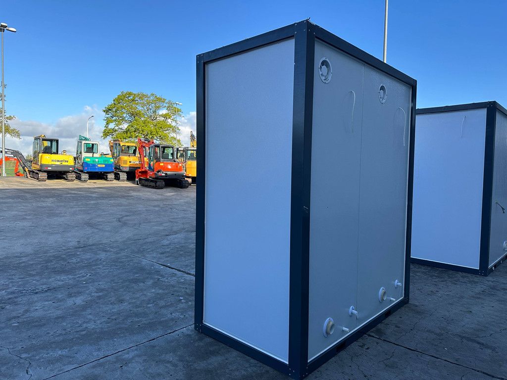 Neue Doppel-Toilettenkabine