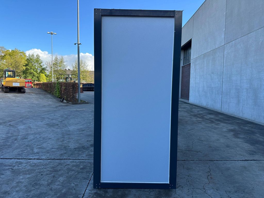 Neue Doppel-Toilettenkabine