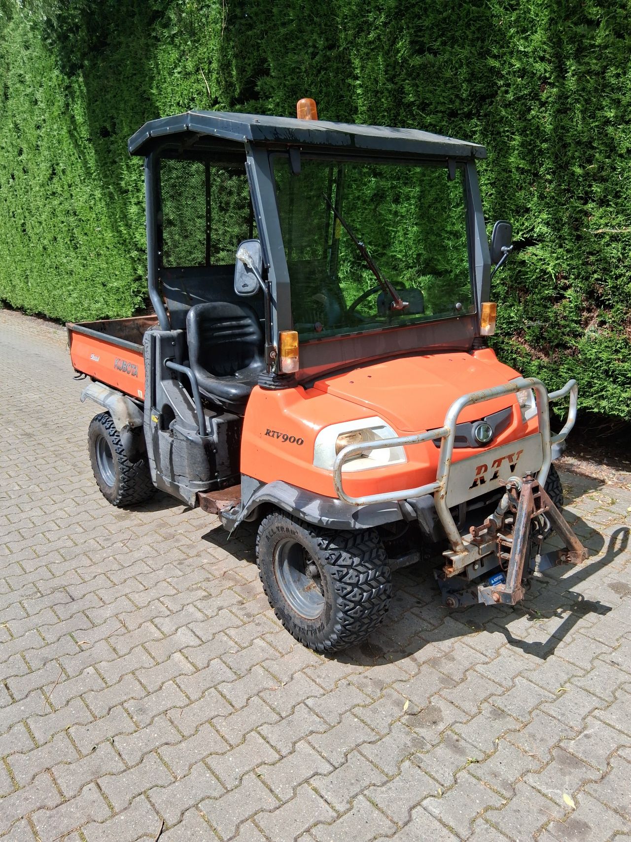 Kubota rtv900, met hydraulische fronthef en kieper
