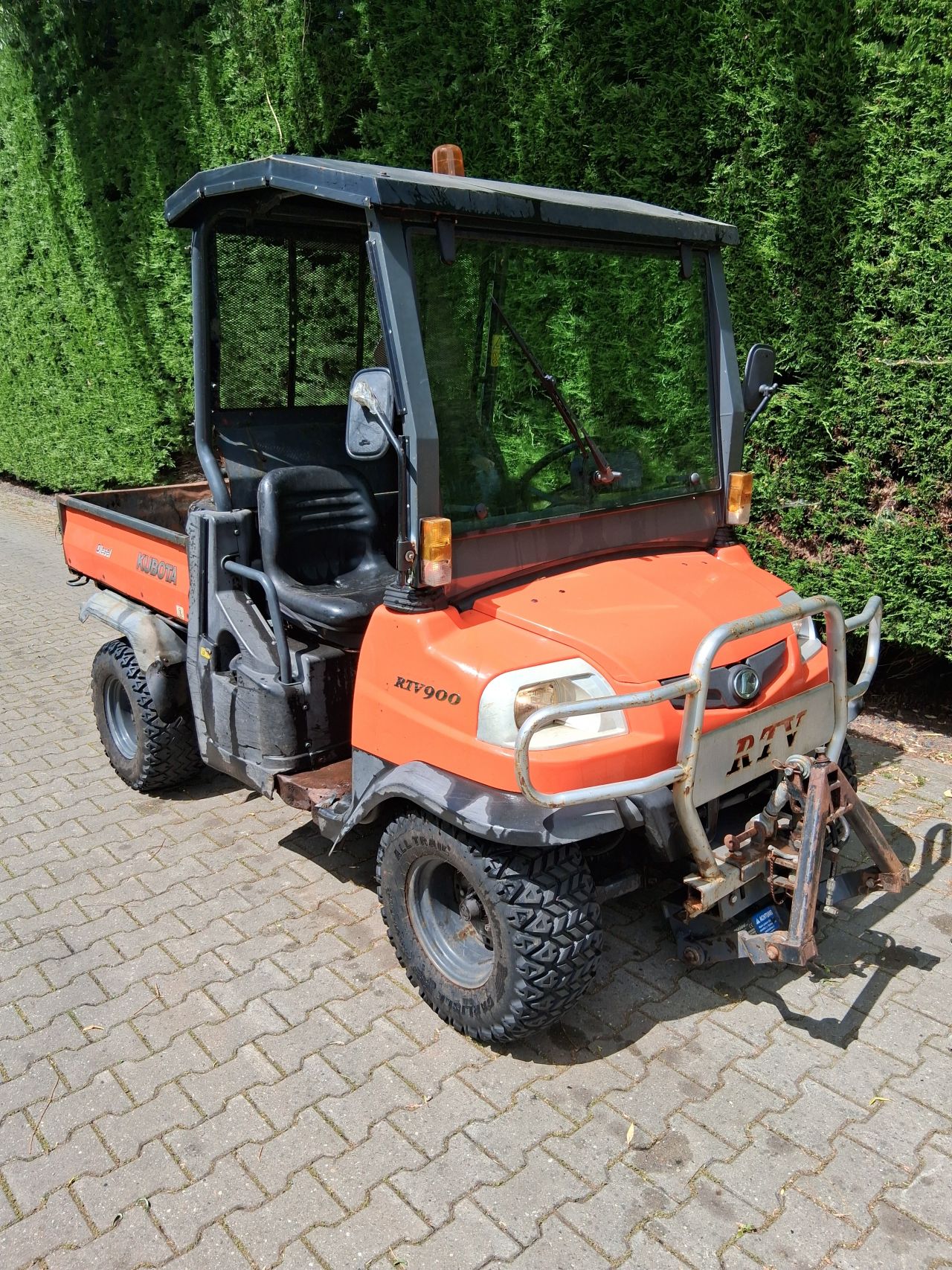 Kubota rtv900, met hydraulische fronthef en kieper