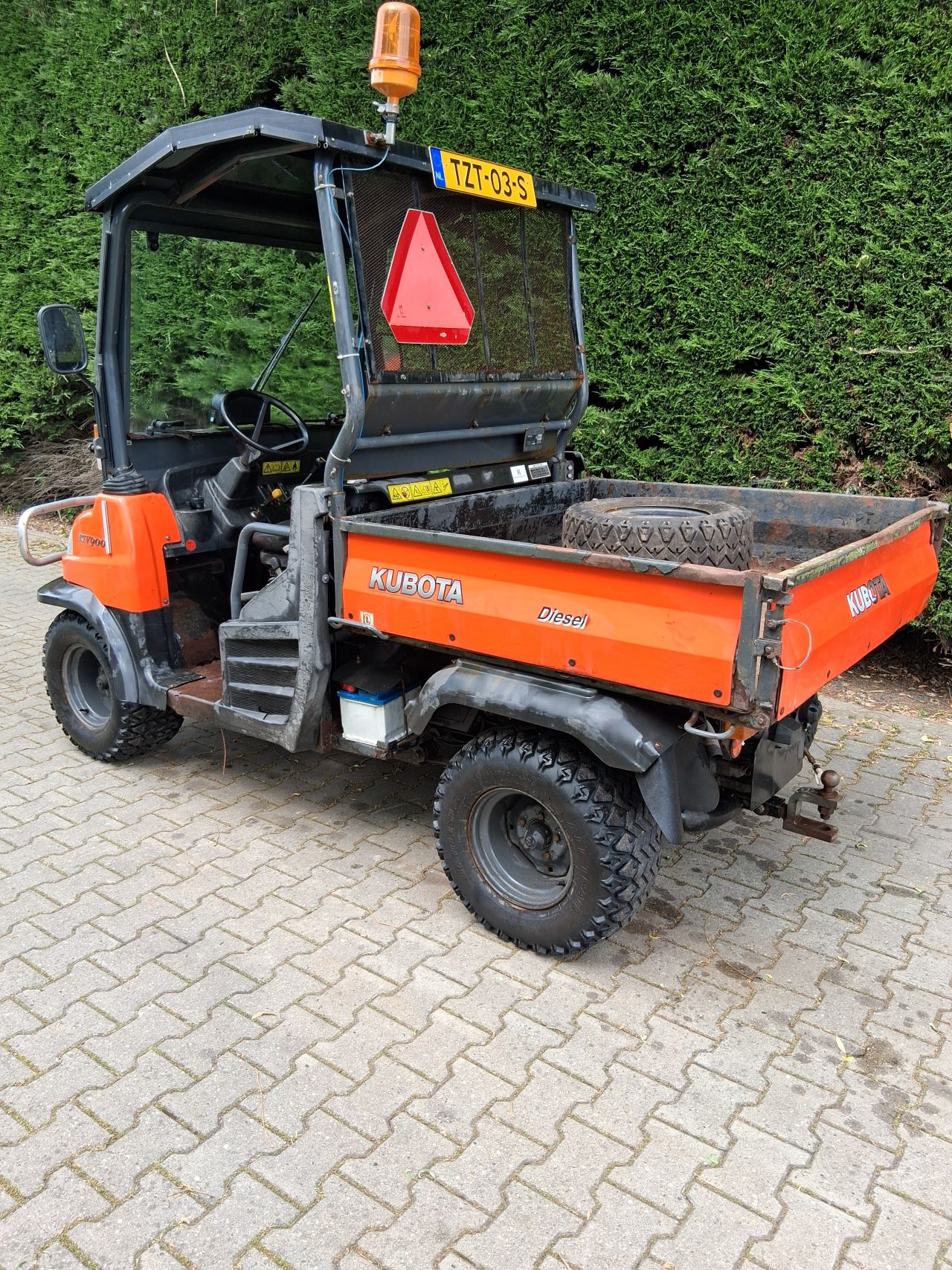 Kubota rtv900, met hydraulische fronthef en kieper