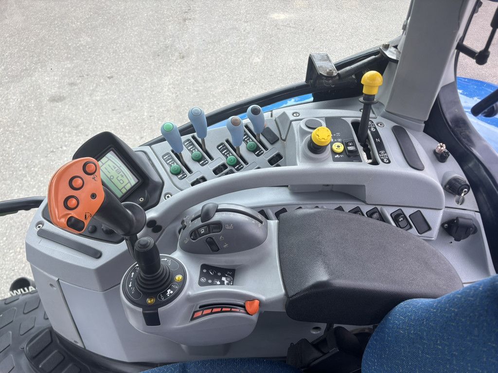 NEW HOLLAND T7050PC