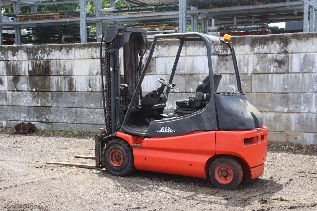 Heftruck Linde E30-01 Elektrisch 3000kg 7m 1998