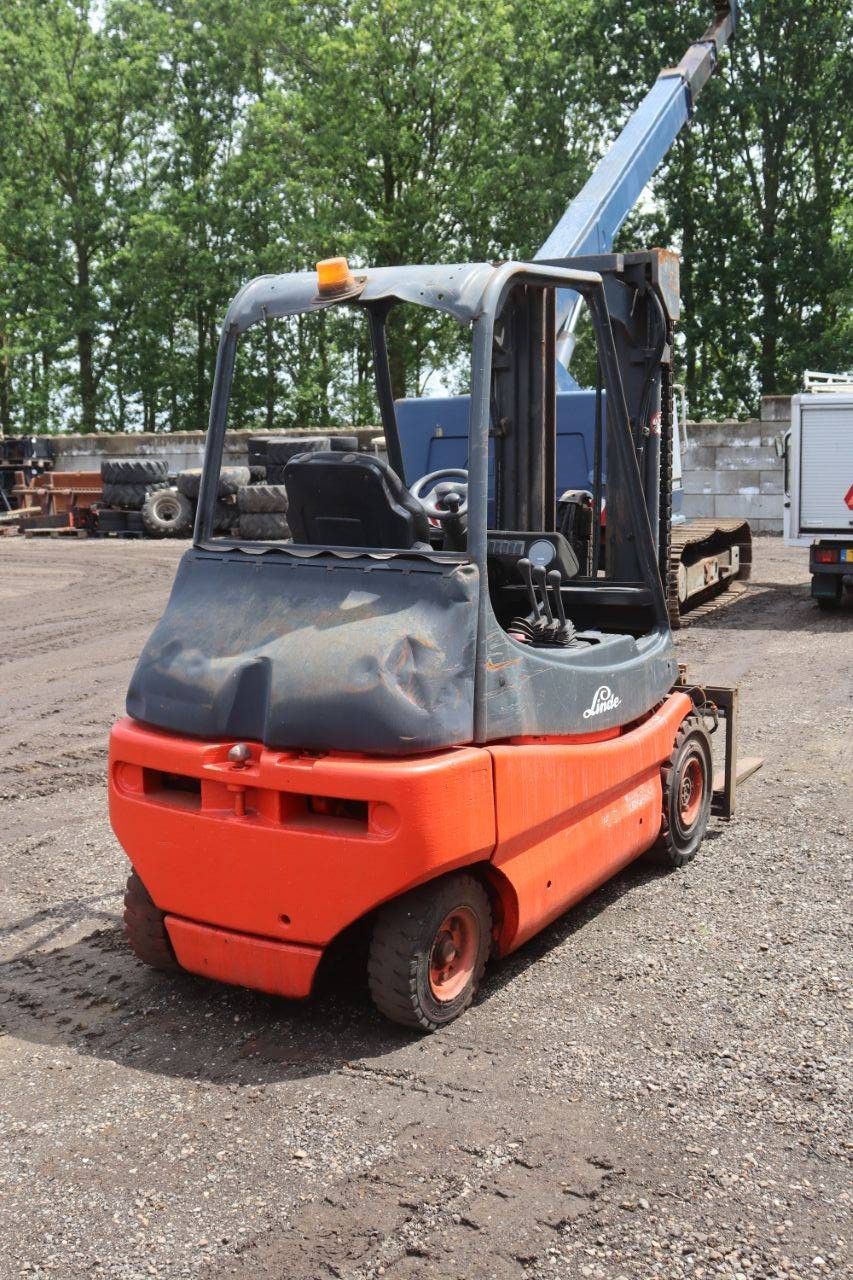Heftruck Linde E30-01 Elektrisch 3000kg 7m 1998