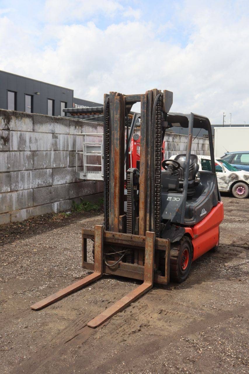 Heftruck Linde E30-01 Elektrisch 3000kg 7m 1998