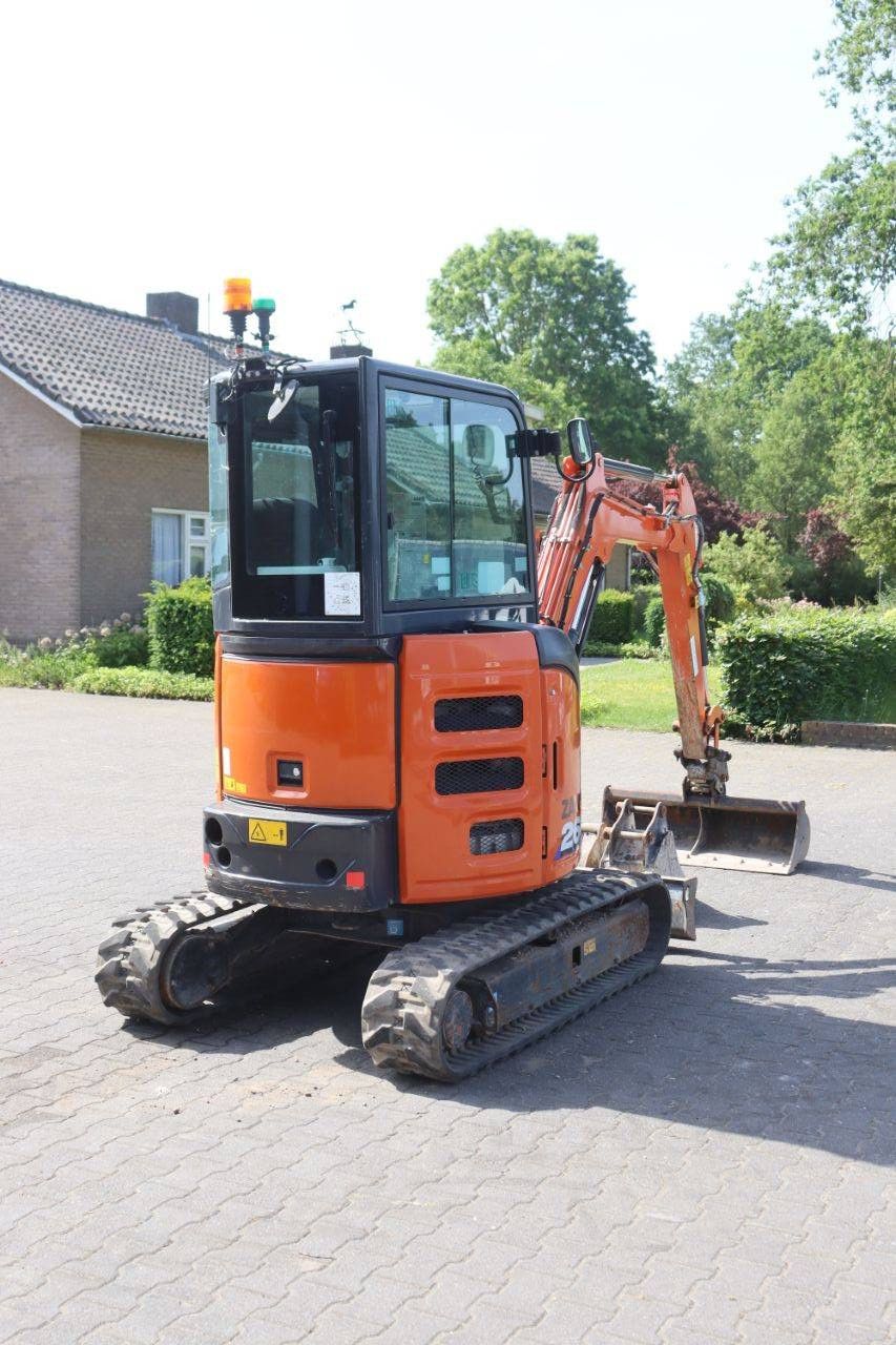 Raupenbagger Hitachi ZX26U-6 CLR Diesel