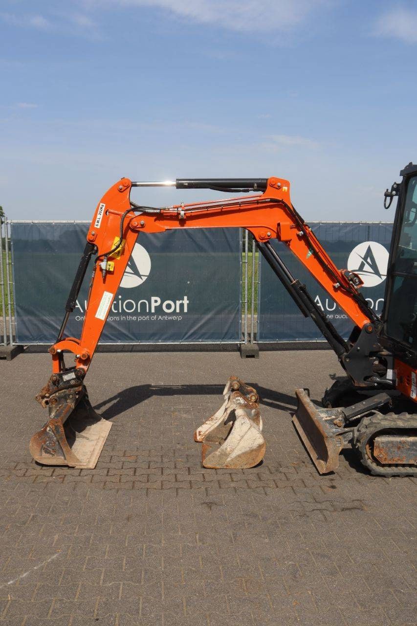 Raupenbagger Hitachi ZX26U-6 CLR Diesel