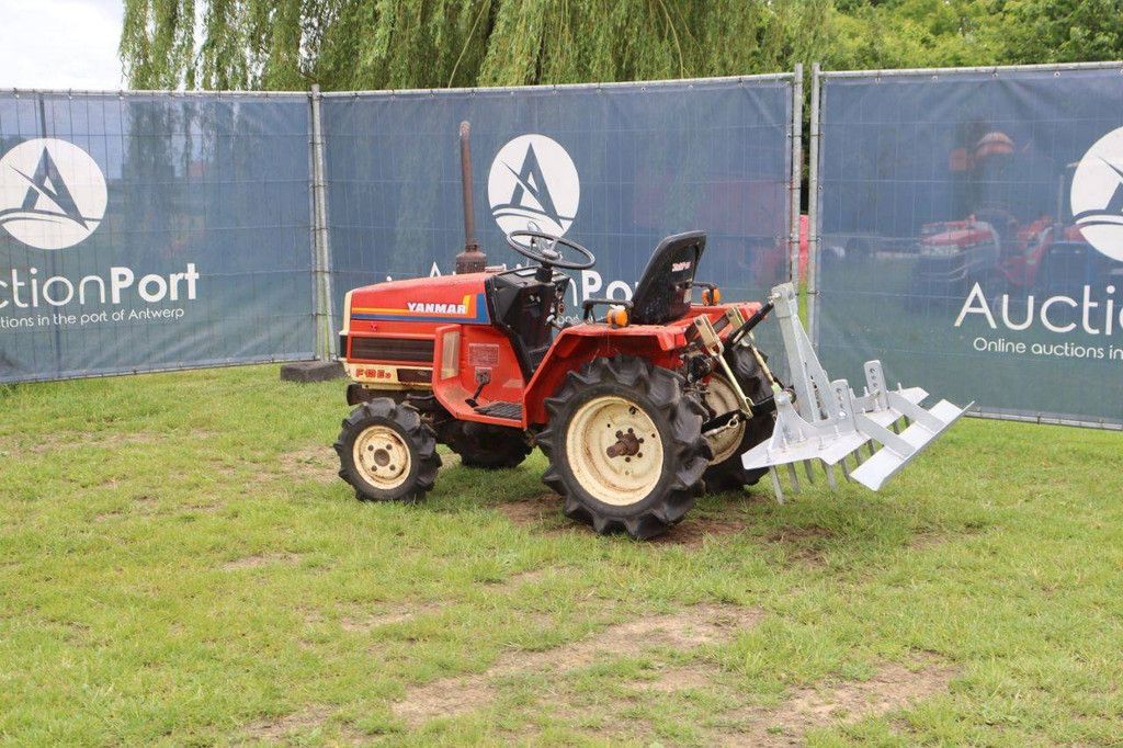 Yanmar F13 ED Diesel-Kleintraktor mit Arena Leveller