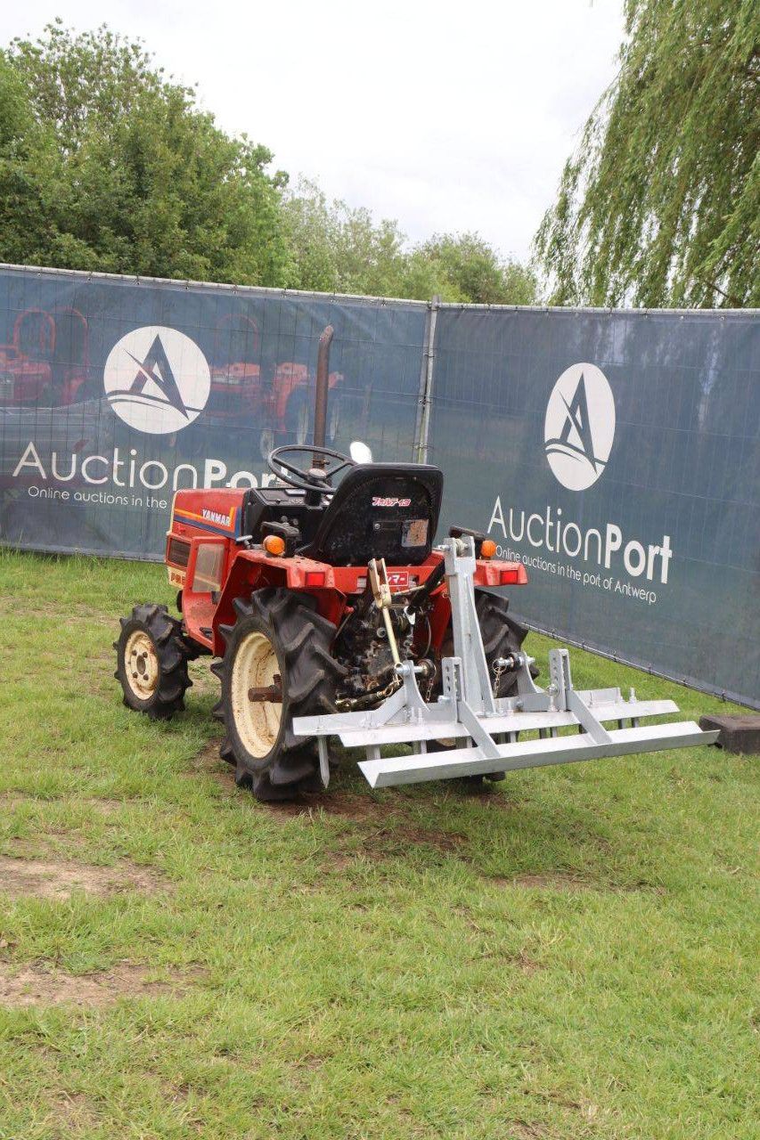 Yanmar F13 ED Diesel-Kleintraktor mit Arena Leveller