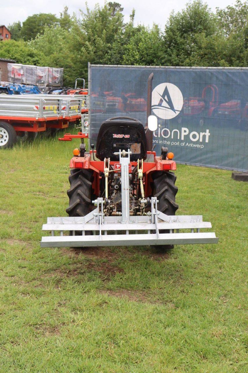 Yanmar F13 ED Diesel-Kleintraktor mit Arena Leveller