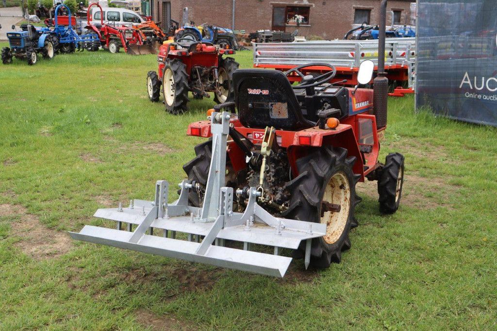 Yanmar F13 ED Diesel-Kleintraktor mit Arena Leveller