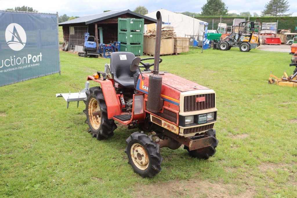 Yanmar F13 ED Diesel-Kleintraktor mit Arena Leveller