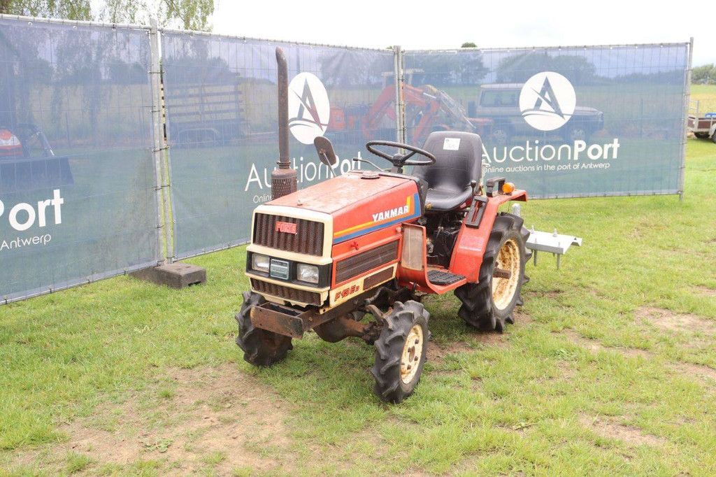 Yanmar F13 ED Diesel-Kleintraktor mit Arena Leveller