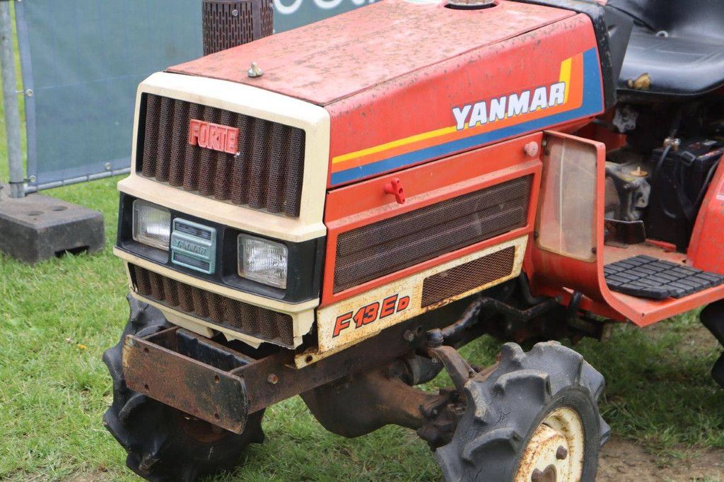 Yanmar F13 ED Diesel-Kleintraktor mit Arena Leveller