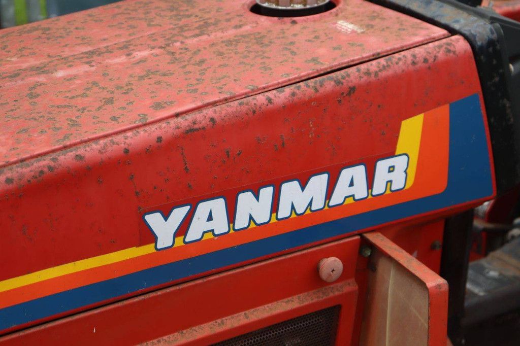 Yanmar F13 ED Diesel-Kleintraktor mit Arena Leveller