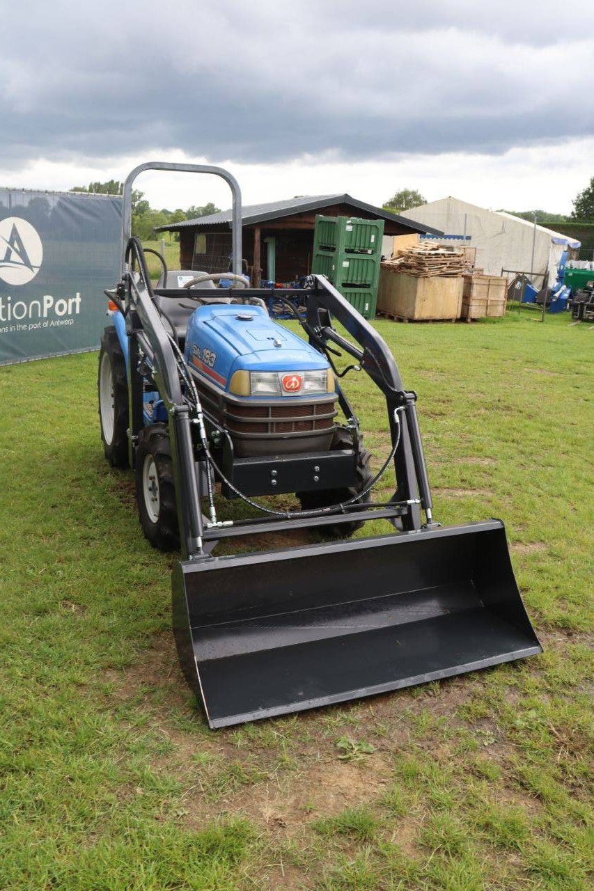 Iseki Sial 193 Diesel-Kleintraktor mit Frontlader