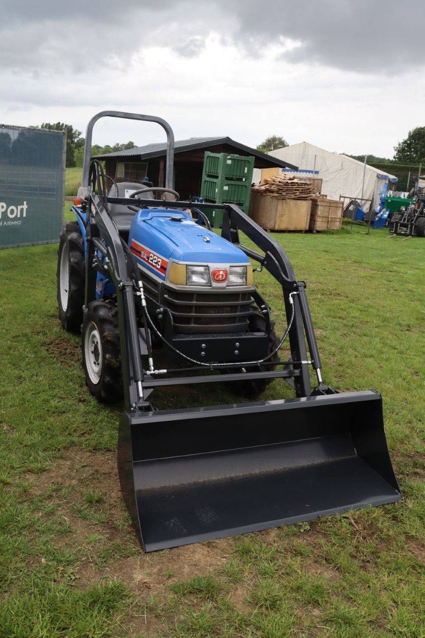 Iseki Sial 223 Diesel-Kleintraktor mit Frontlader