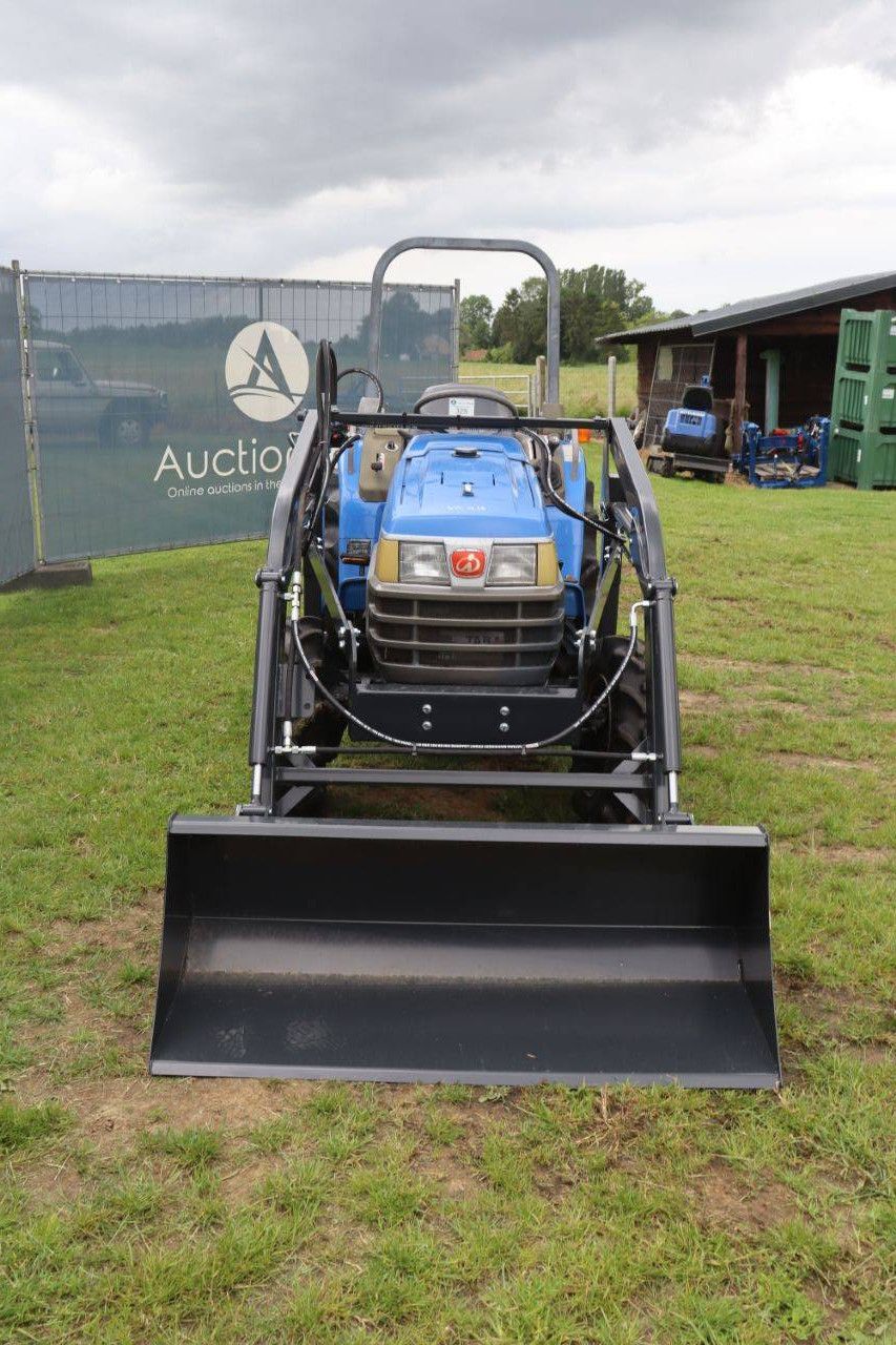 Iseki Sial 223 Diesel-Kleintraktor mit Frontlader