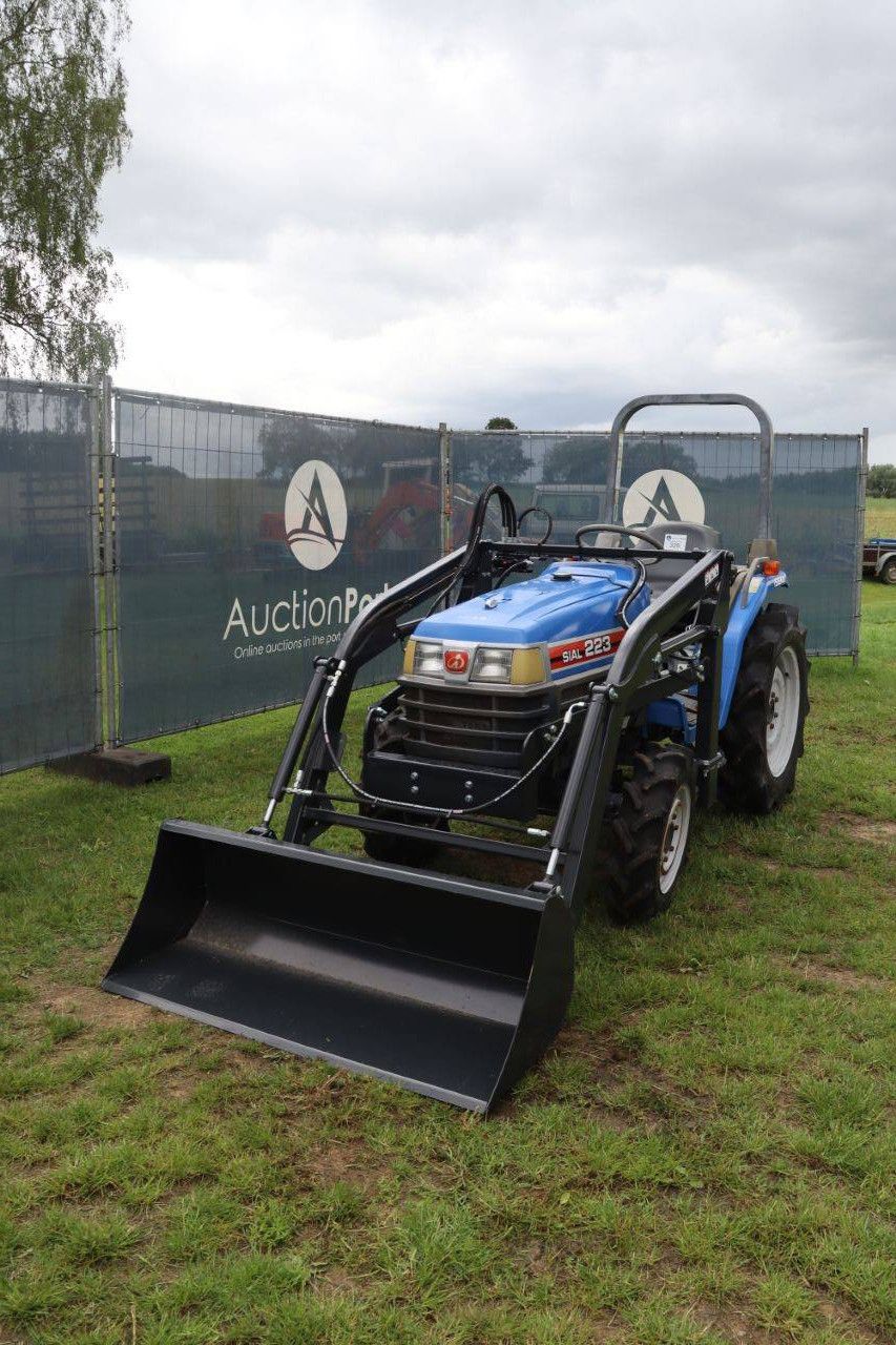 Iseki Sial 223 Diesel-Kleintraktor mit Frontlader
