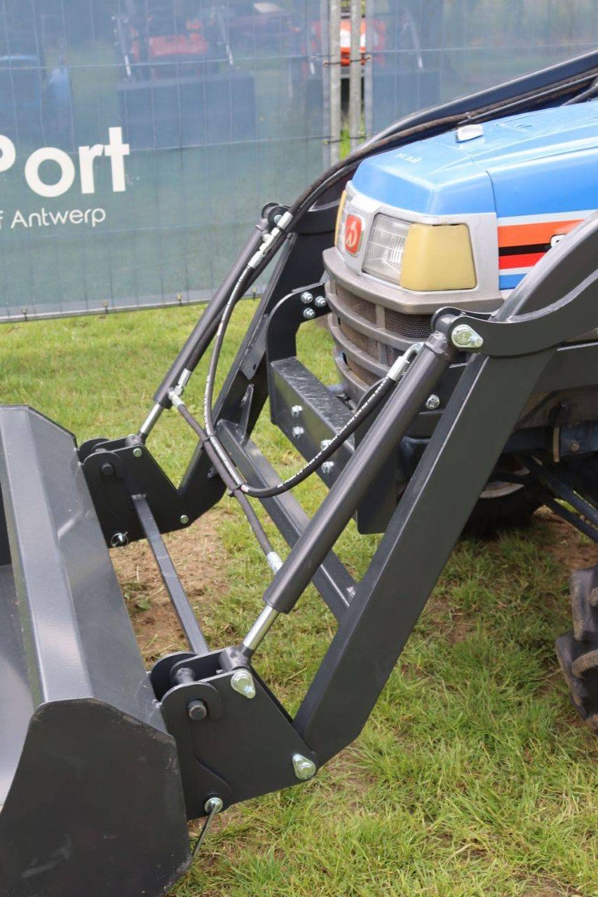 Iseki Sial 223 Diesel-Kleintraktor mit Frontlader