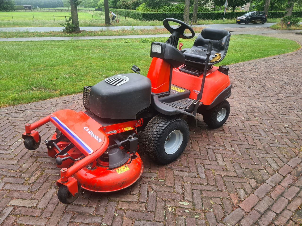 Simplicity Lancer 17 hp frontmaaier zitmaaier opknapper.