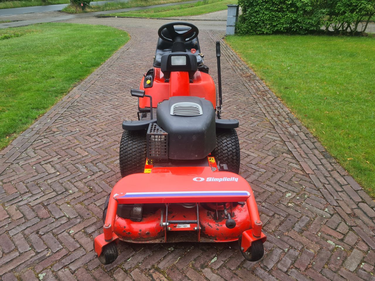 Simplicity Lancer 17 hp frontmaaier zitmaaier opknapper.
