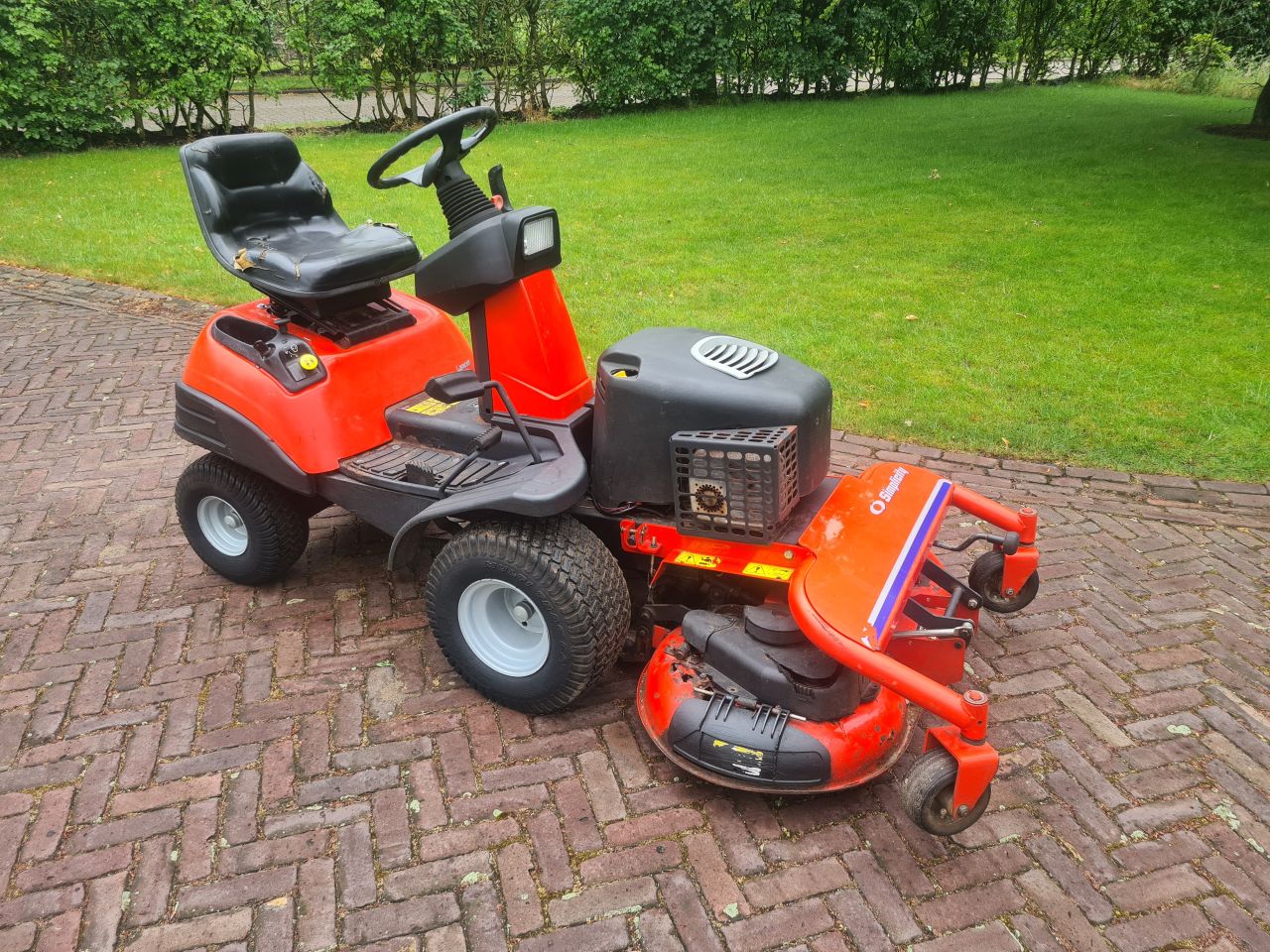 Simplicity Lancer 17 hp frontmaaier zitmaaier opknapper.