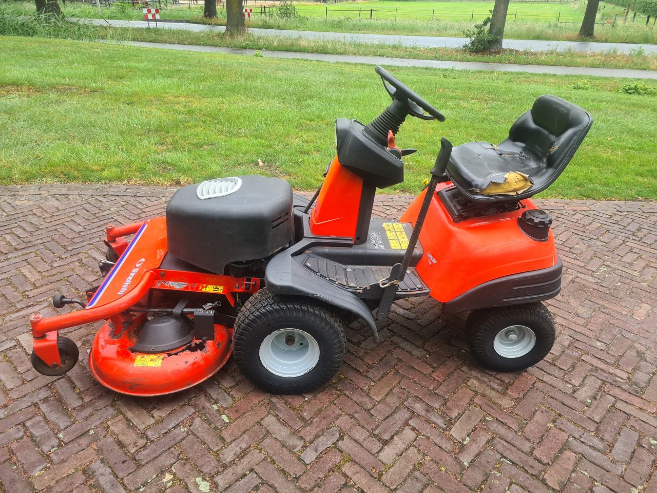 Simplicity Lancer 17 hp frontmaaier zitmaaier opknapper.