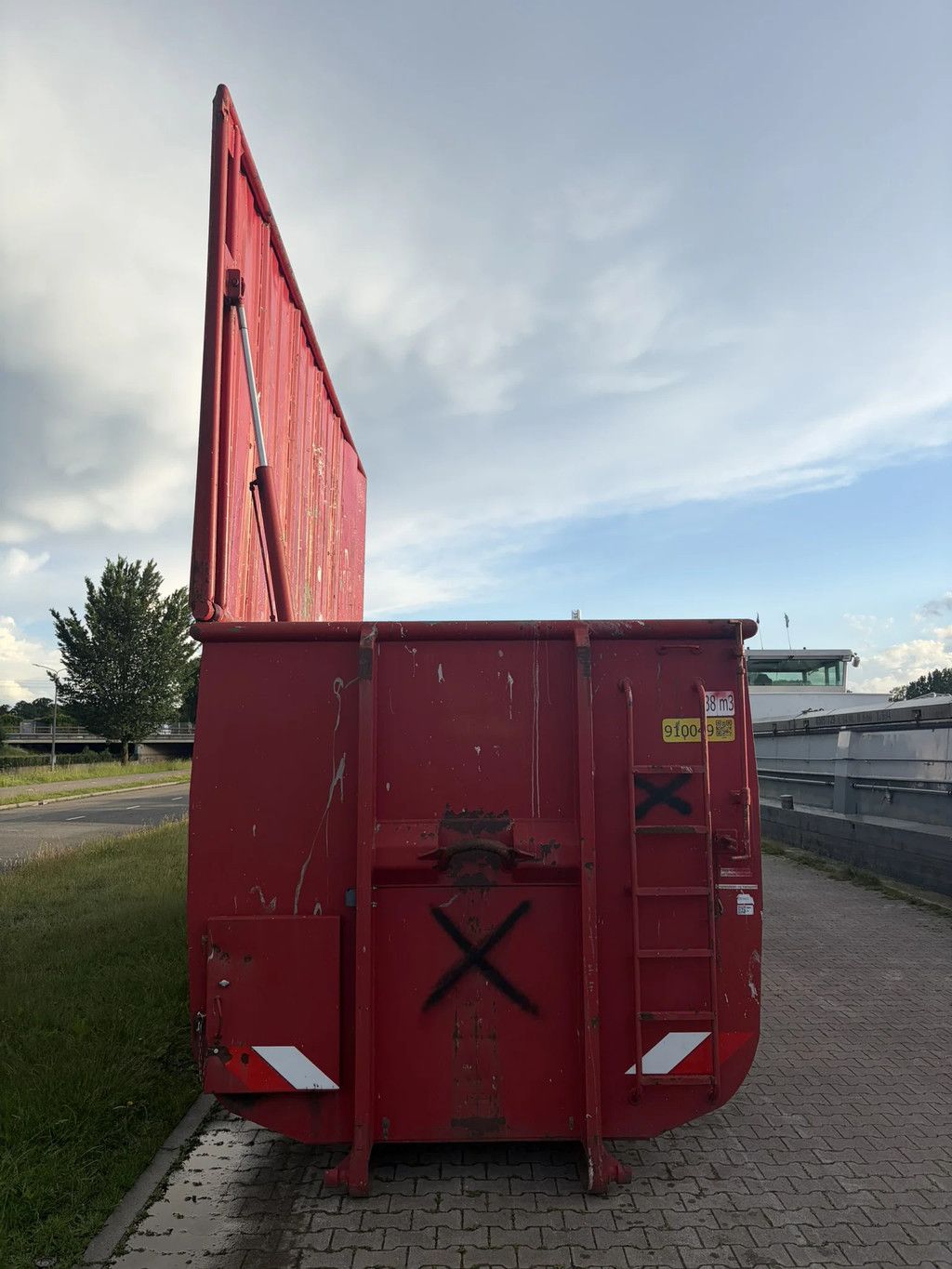 ALL-IN Containers 38m³ vloeistofdichte container met hydraulische klep
