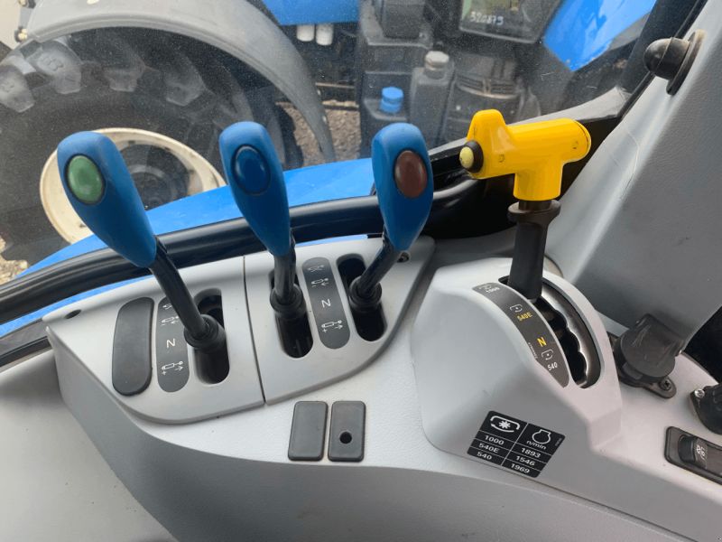 New Holland T6.145 DYNAMIC COMMAND