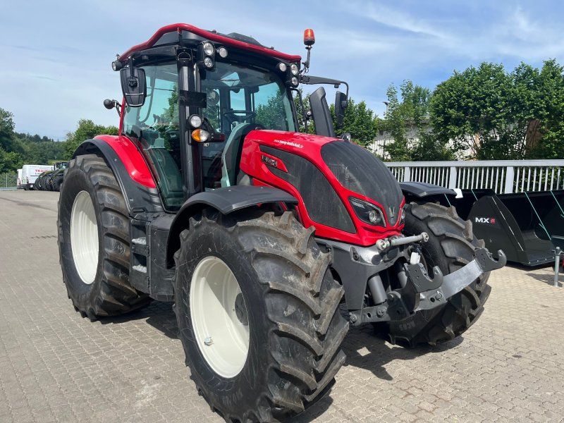 Valtra N155 A mit Rüfa und Forstkabine