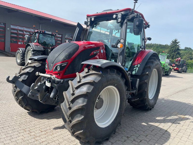 Valtra N155 A mit Rüfa und Forstkabine