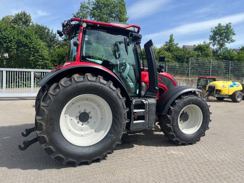 Valtra N155 A mit Rüfa und Forstkabine