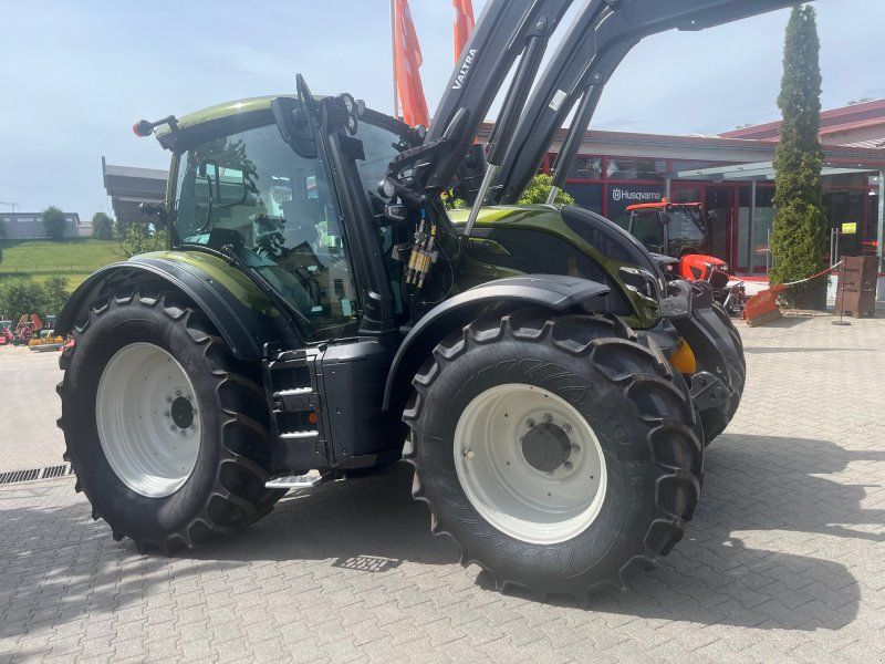 Valtra N 175D mit Rüfa, FL, FKH+FZW