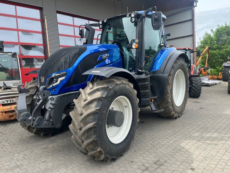 Valtra T215D mit 60 km/h